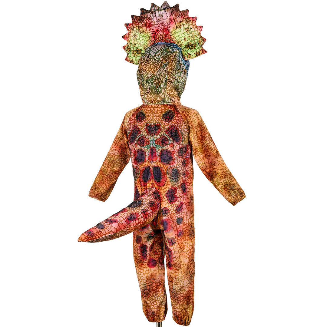 Souza for kids triceratops dinopak kostuum op een paspop, achteraanzicht met staart.