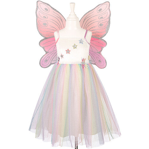 Souza for Kids elfenjurk Louanne met roze vleugels, een wit lijfje met sterren en een regenboogrok, op een paspop.