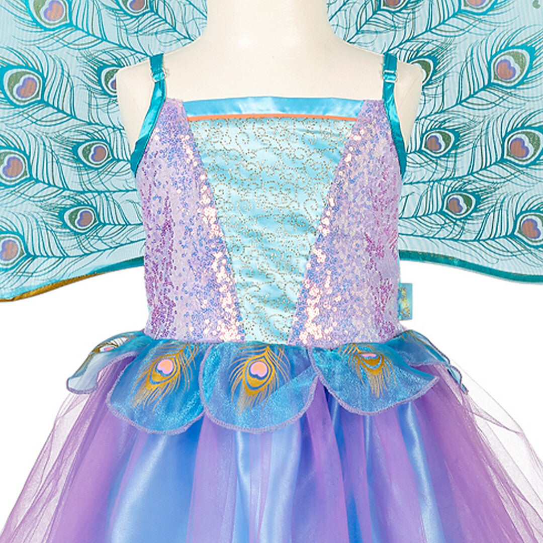 Detail van de souza for kids elfenjurk Tamara met de blauw-paarse pailletten top en de basis van de pauwenveren vleugels.