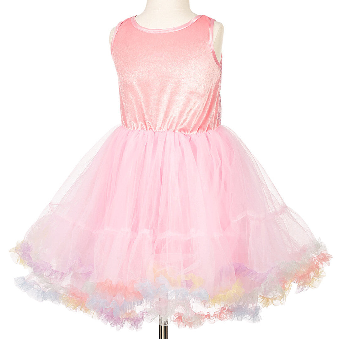 Achterkant van de souza for kids roze feestjurk met fluwelen bovenkant en tule rok met regenboogkleurige ruches.