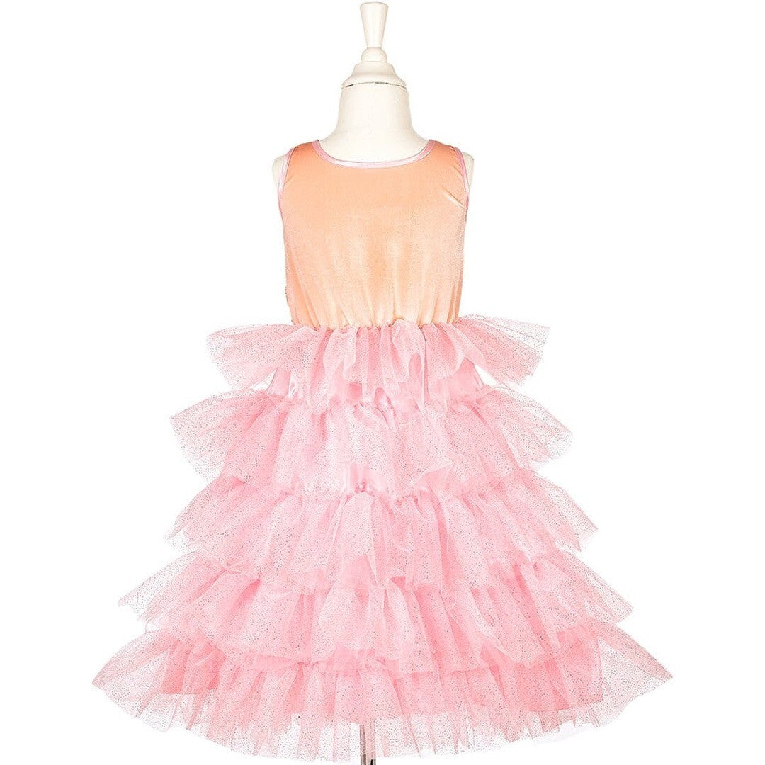 De achterkant van de Souza for Kids roze prinsessenjurk met een perzikkleurig fluwelen lijfje en gelaagde tule rok, op een paspop.