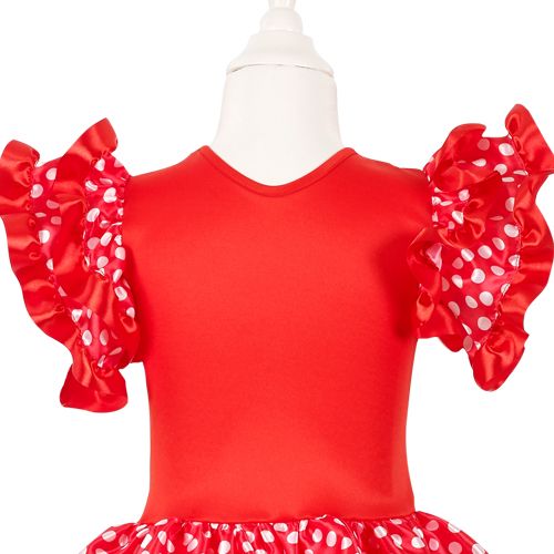 Detail van de rode bovenkant van het flamenco kinderkostuum met gerimpelde mouwen met witte stippen.