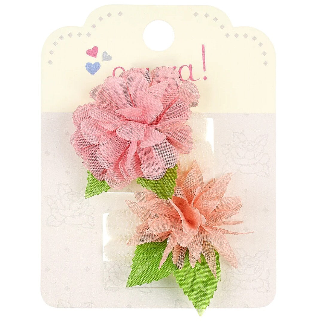 Souza for kids haarelastiekjes met roze stoffen bloemen en groene bladeren op een verpakking.