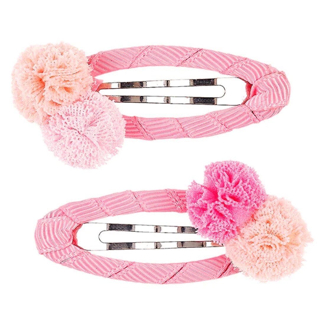 Twee roze souza for kids haarspeldjes met pom-poms.