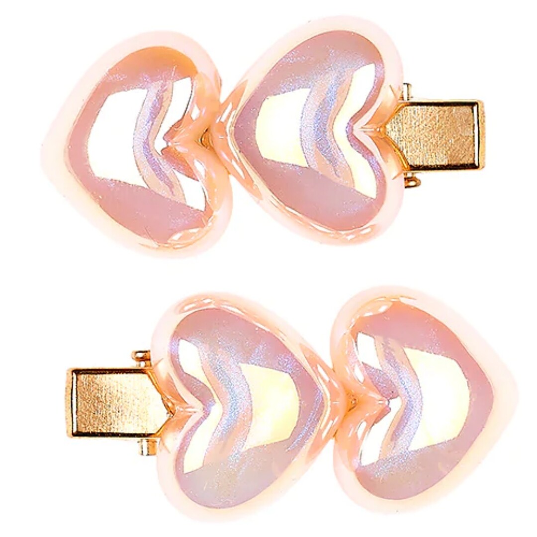 Twee roze iriserende Souza for Kids haarspeldjes met hartjes.
