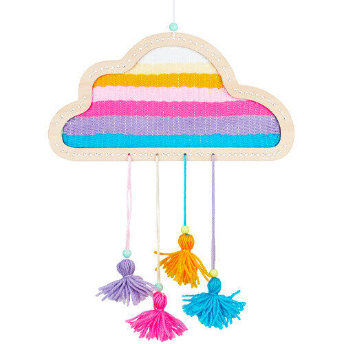 Souza for Kids knutselset dromenvanger in de vorm van een wolk met geweven regenboogkleuren en kleurrijke kwastjes.