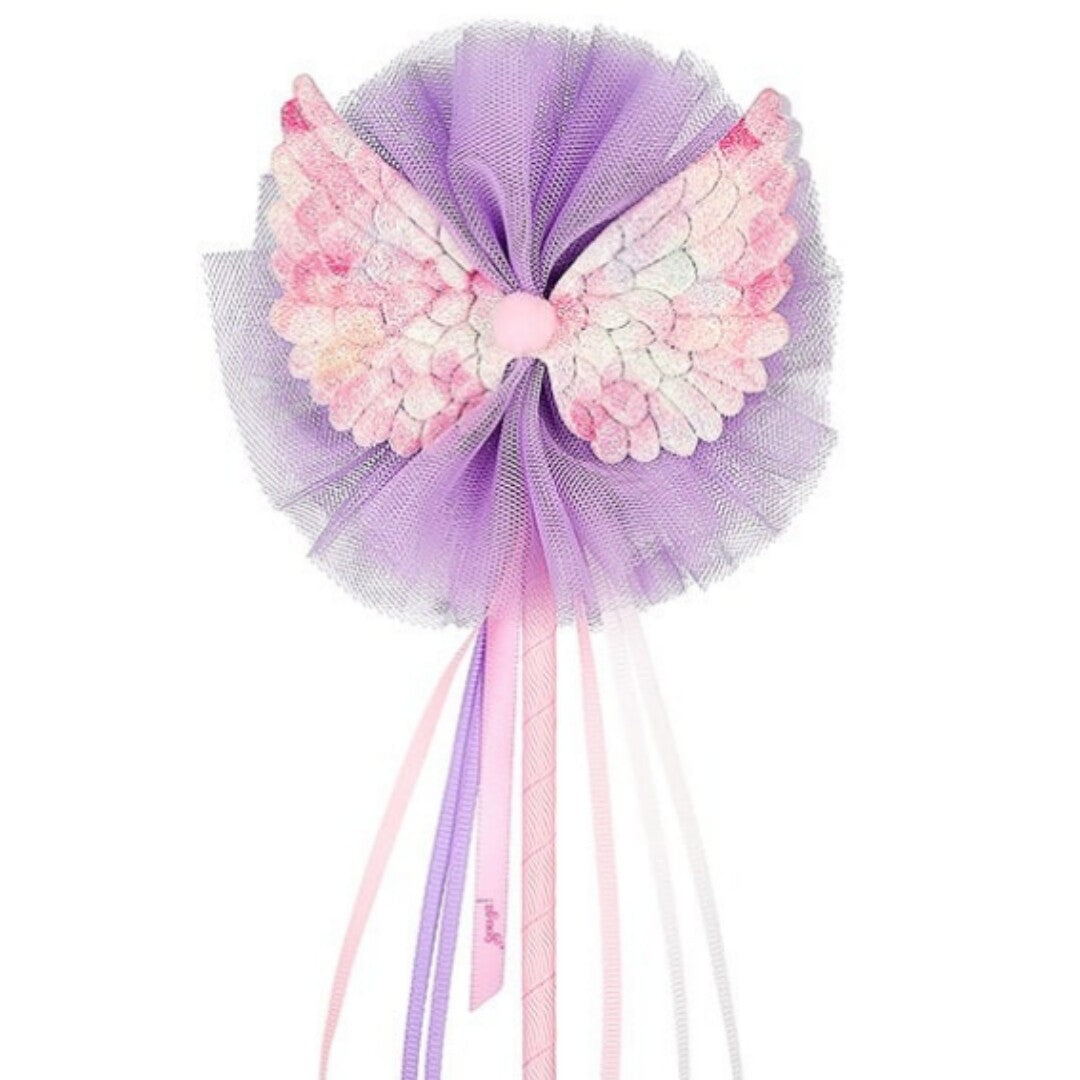 Detail van de Souza for Kids toverstaf Guusje met de paarse tule top en roze vlindervleugels.