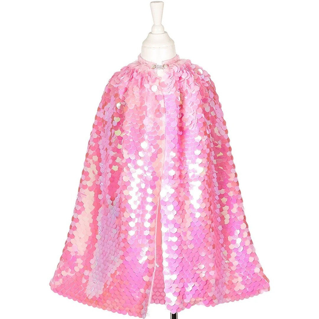 Souza for Kids roze verkleedcape met schubbenpatroon, van voren gezien op een paspop.