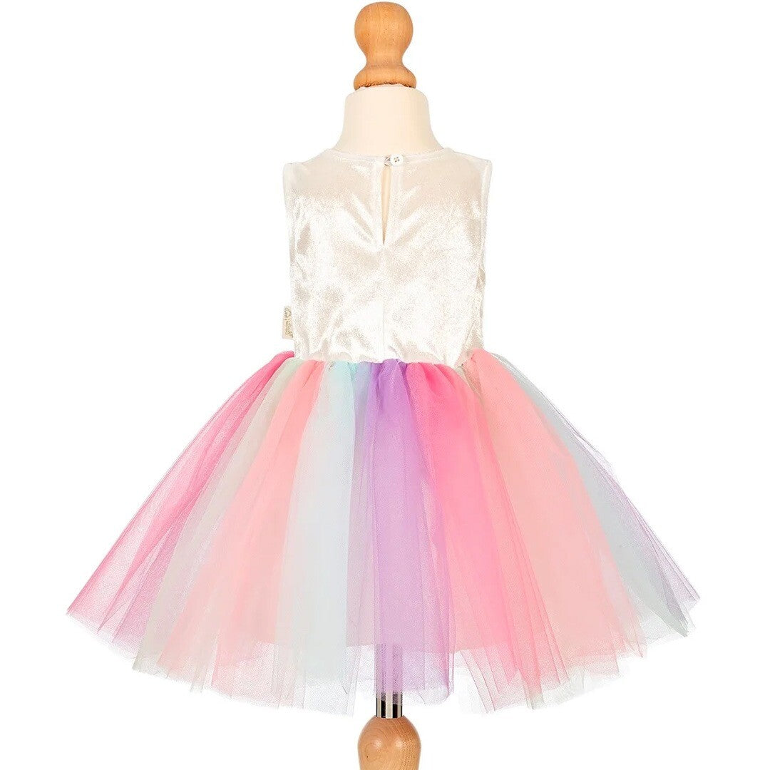 Achterkant van de Souza for Kids verkleedjurk met regenboog tule rok.