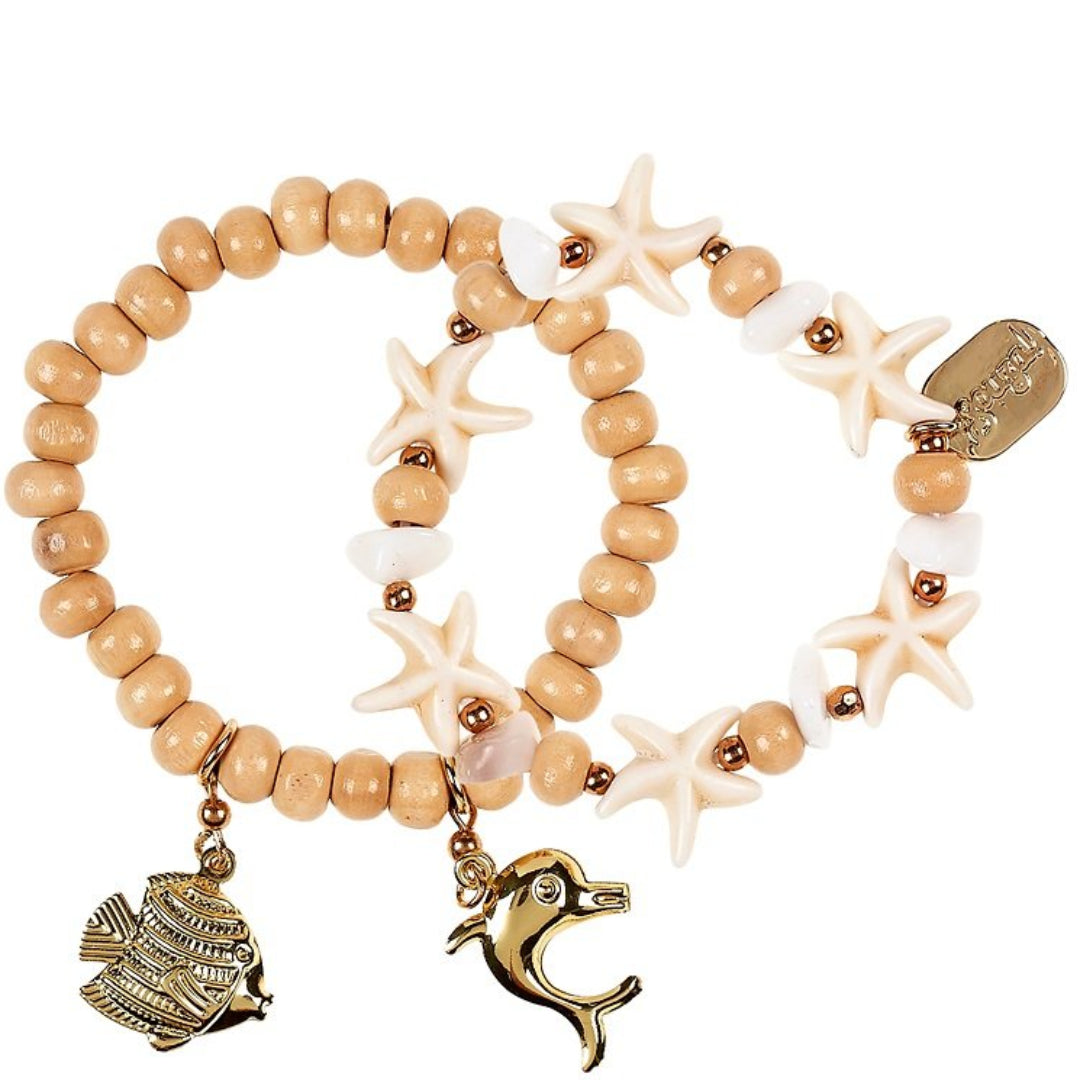 Souza for Kids kinderarmbanden met houten kralen, witte zeesterren, een gouden vis en een gouden dolfijn bedel.