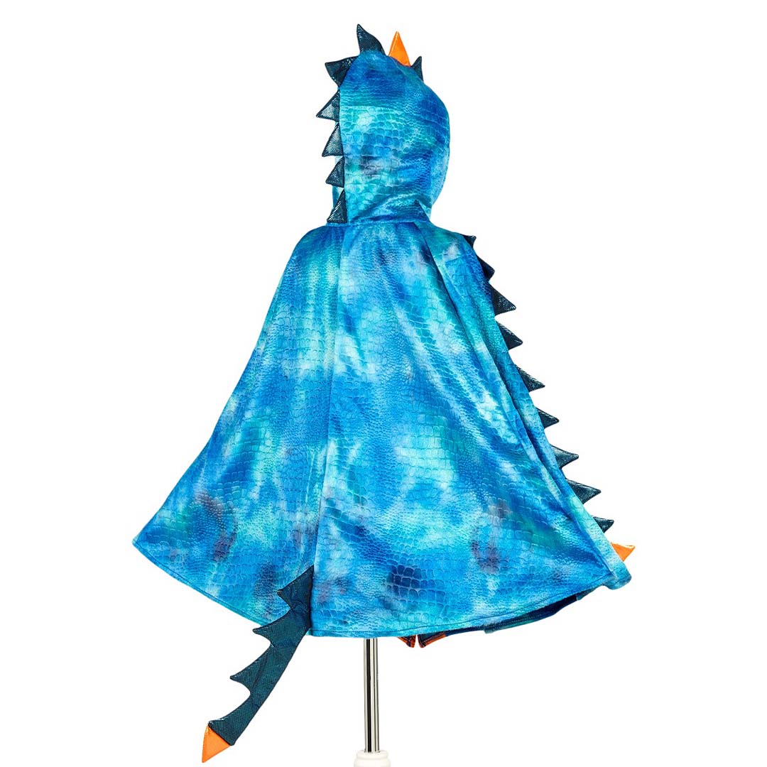 Achterkant van de blauwe draken verkleedcape met staart en stekels op de rug.