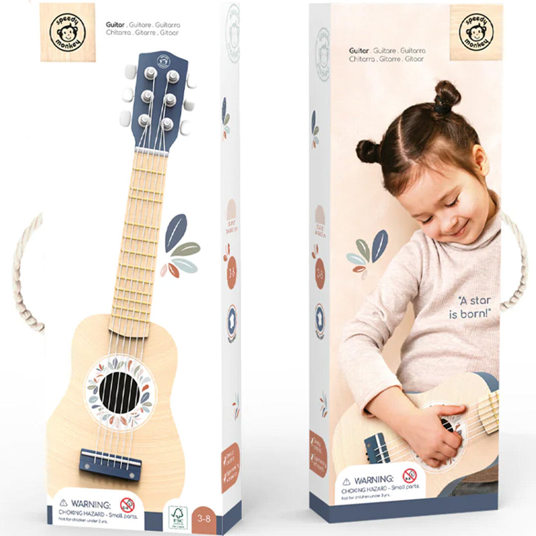 De verpakking van de Speedy Monkey houten speelgoed gitaar met afbeeldingen van het product en een spelend kind.