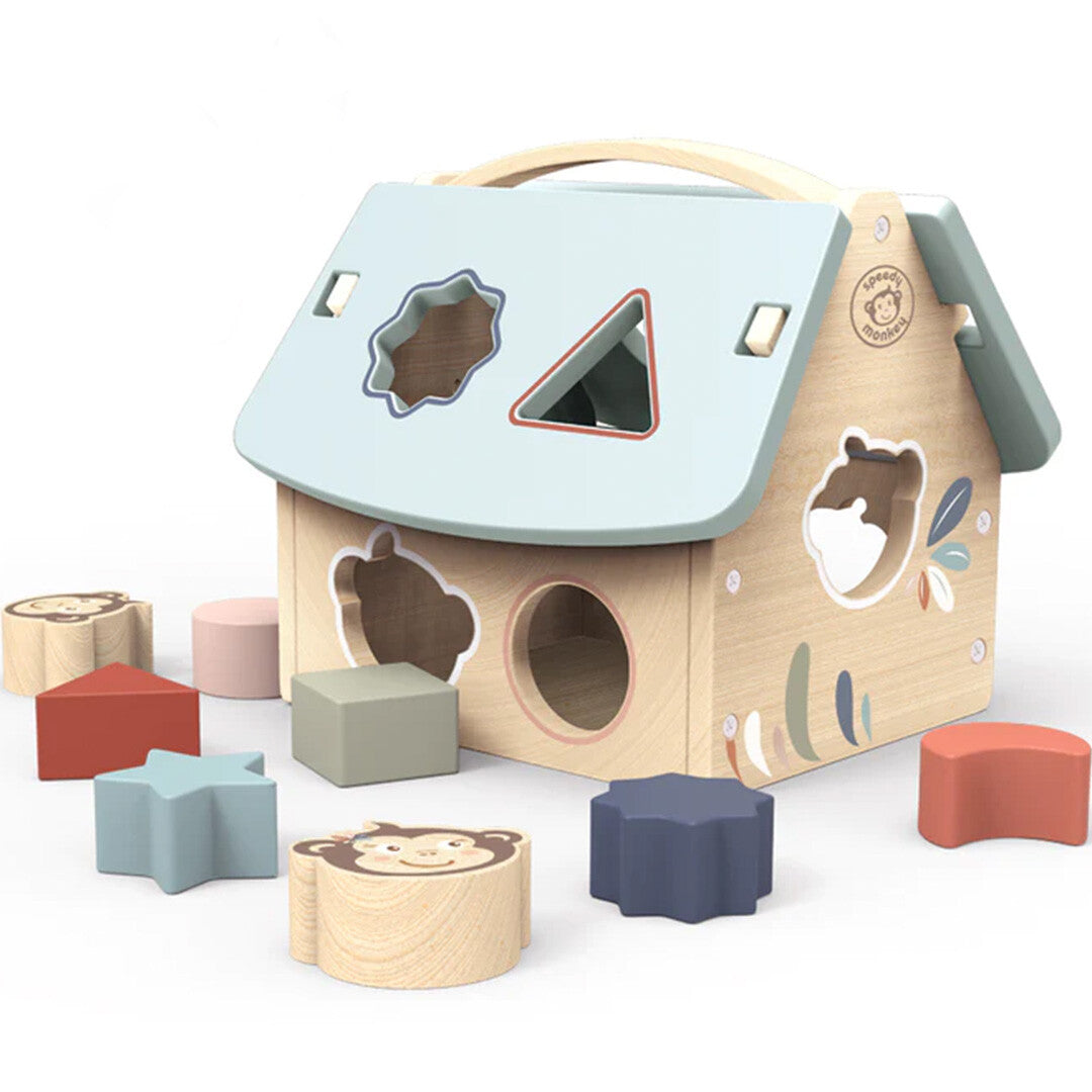 Speedy Monkey houten vormenstoof huis met lichtblauw dak en diverse gekleurde blokken, waaronder een met een apengezicht.