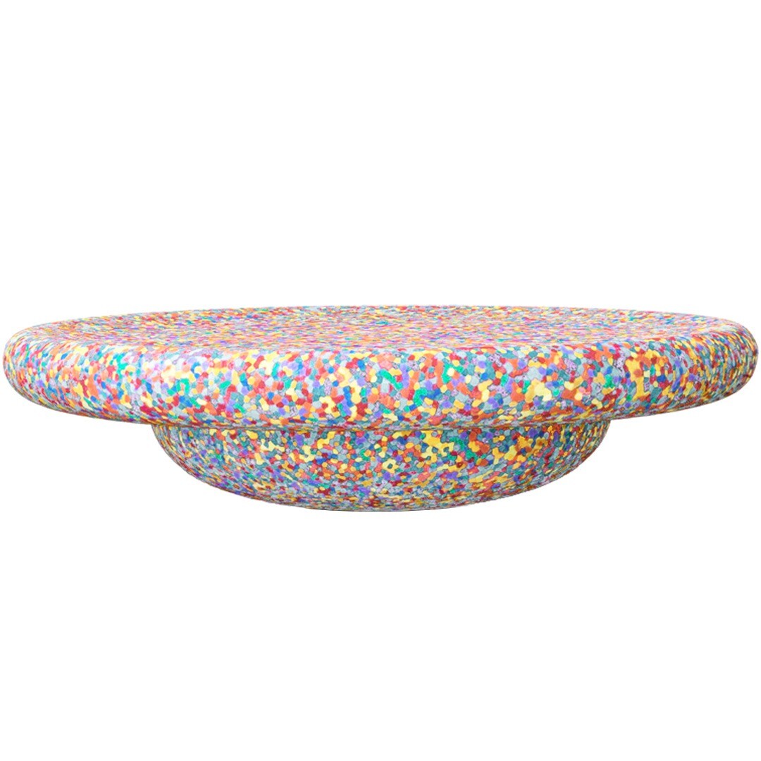 Stapelstein balance board met veelkleurig confetti patroon.