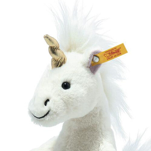 Detailfoto van de kop van de Steiff pluchen eenhoorn knuffel met gouden hoorn.