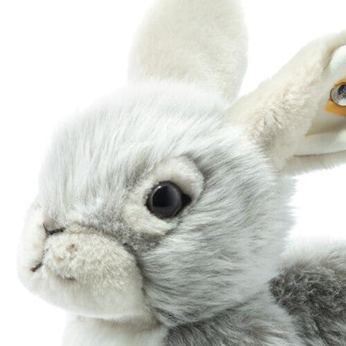 Detailopname van de kop van het Steiff knuffelkonijn Dormili Hase, met zicht op oog en neus.