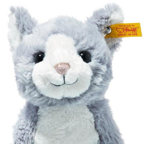 Detailopname van de kop van de Steiff knuffelpoes Cassie Cat.