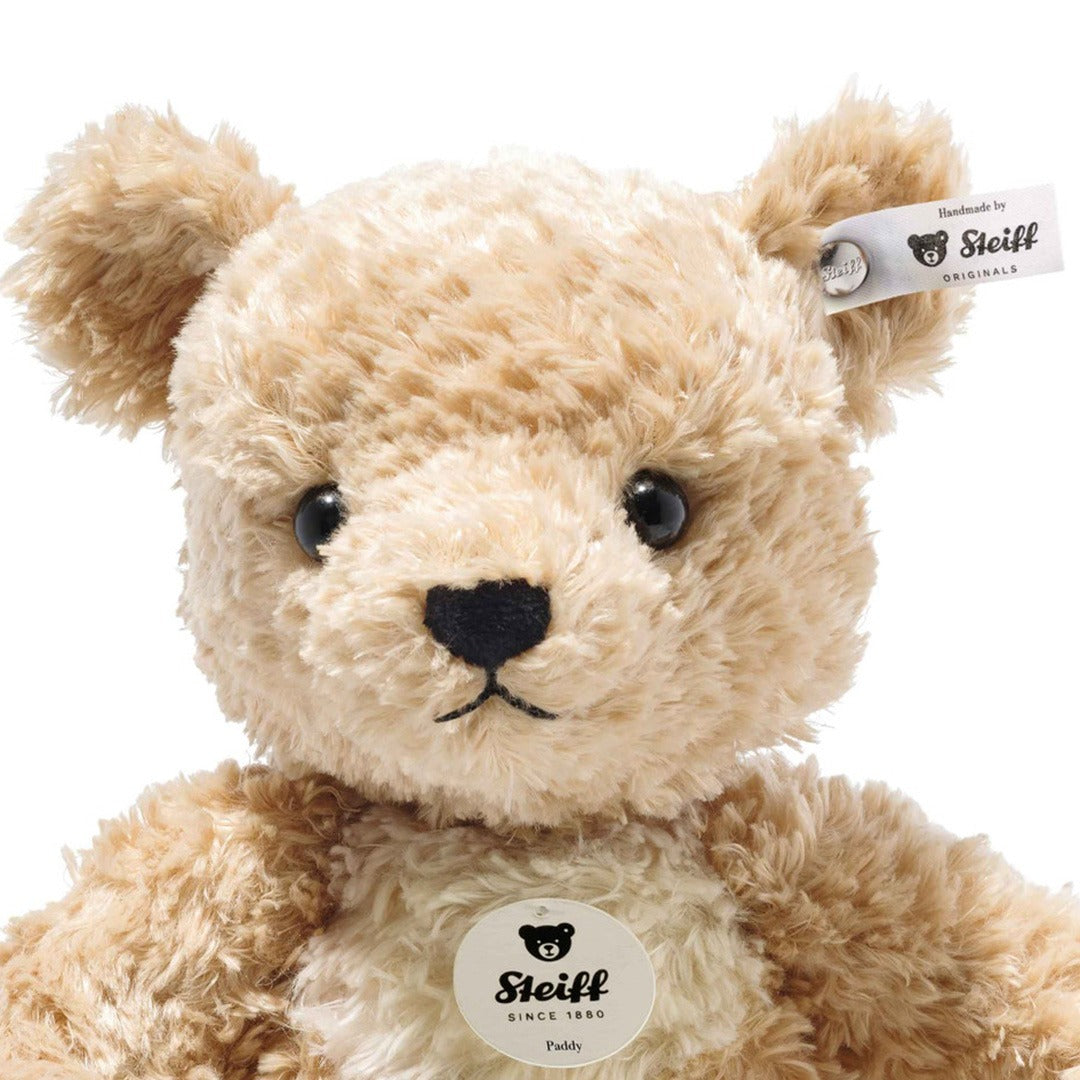 Detailopname van het gezicht van de Steiff pluchen teddybeer Paddy.