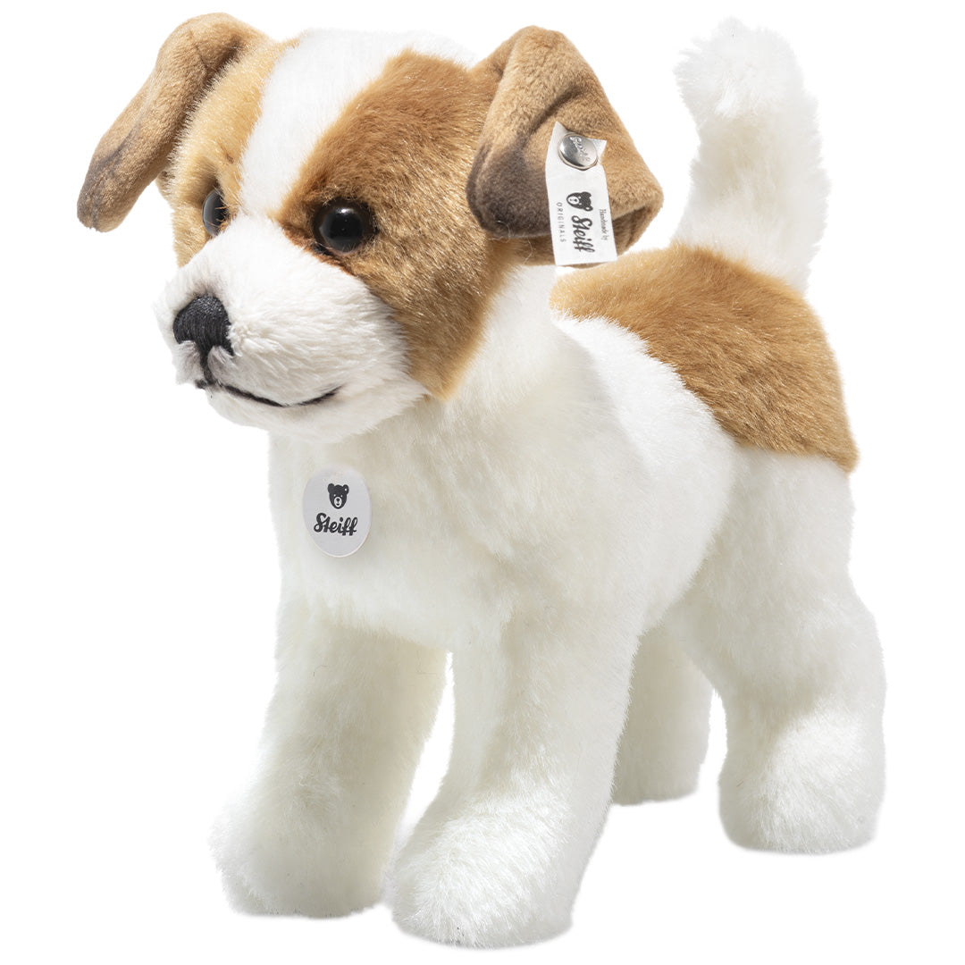 Steiff knuffelhond terriër, wit met bruine vlekken, schuin van voren gefotografeerd.