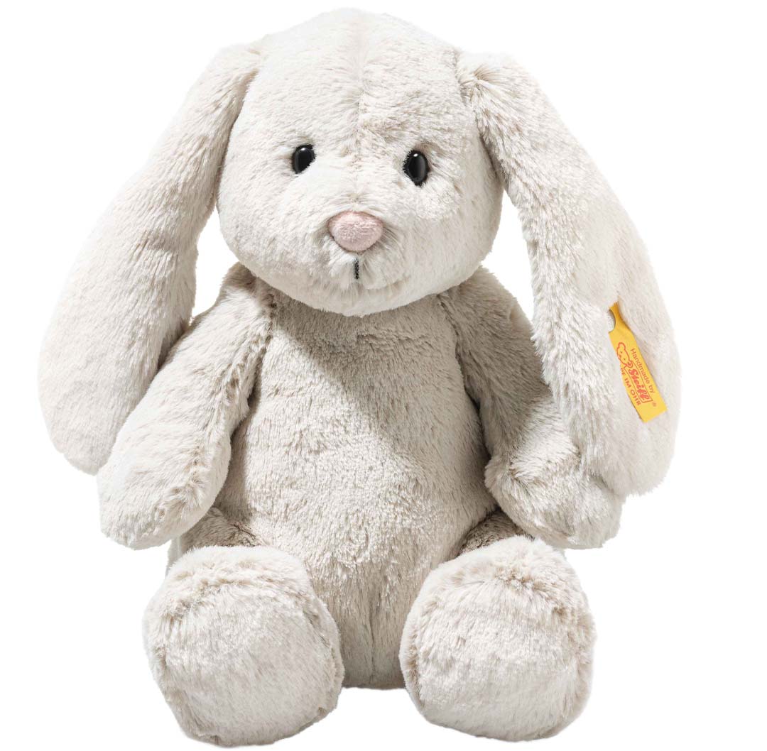 Steiff pluchen knuffelkonijn Hoppi in beige kleur, zittend met een gele merklabel aan het oor.