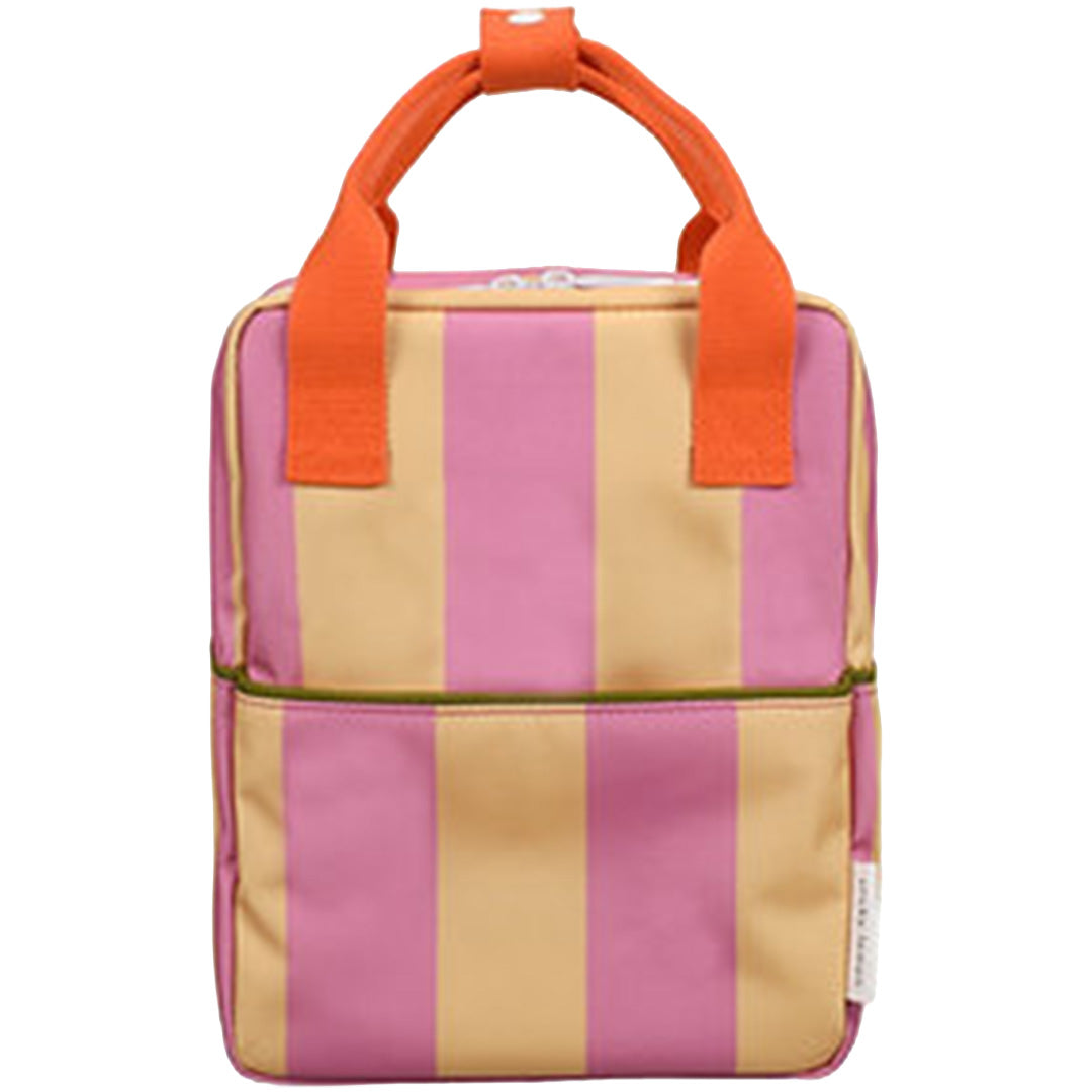 Sticky Lemon peuterrugzak met roze en beige strepen en oranje hengsels, van voren gezien.