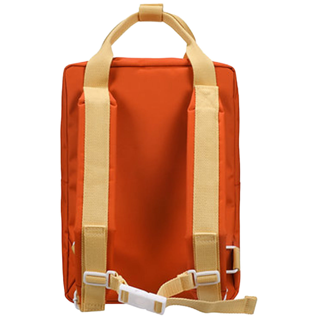 Achteraanzicht van de Sticky Lemon schoolrugzak in campfire orange met gele schouderbanden.