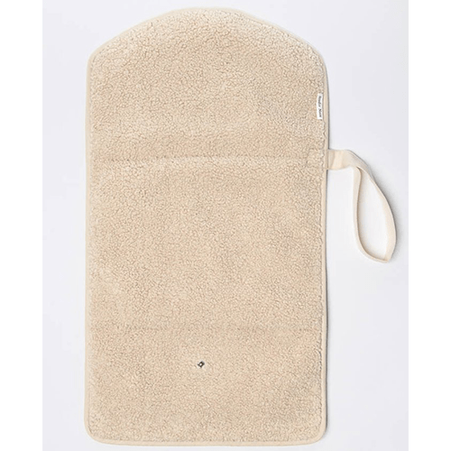 Studio Noos chunky ecru verschoonmat, volledig opengevouwen.