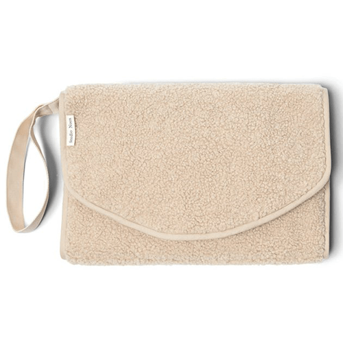 Studio Noos chunky ecru verschoonmat, opgevouwen met merklabel zichtbaar.