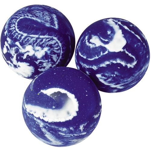 Drie goki blauwe stuiterballen met wit wervelpatroon.