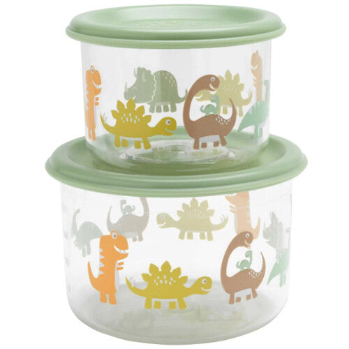Twee gestapelde sugarbooger plastic snackdoosjes met groene deksels en een dinosauruspatroon.