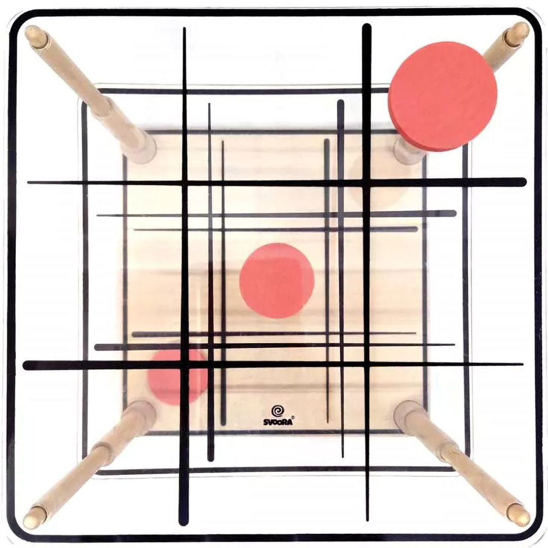 Bovenaanzicht van het Svoora 3D boter kaas en eieren bordspel met rode cirkels op de speellagen.