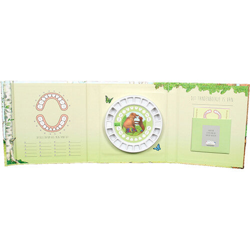 Het opengeklapte Tandenpret tandenboekje met een ronde tandenhouder en invulvelden voor tanden.