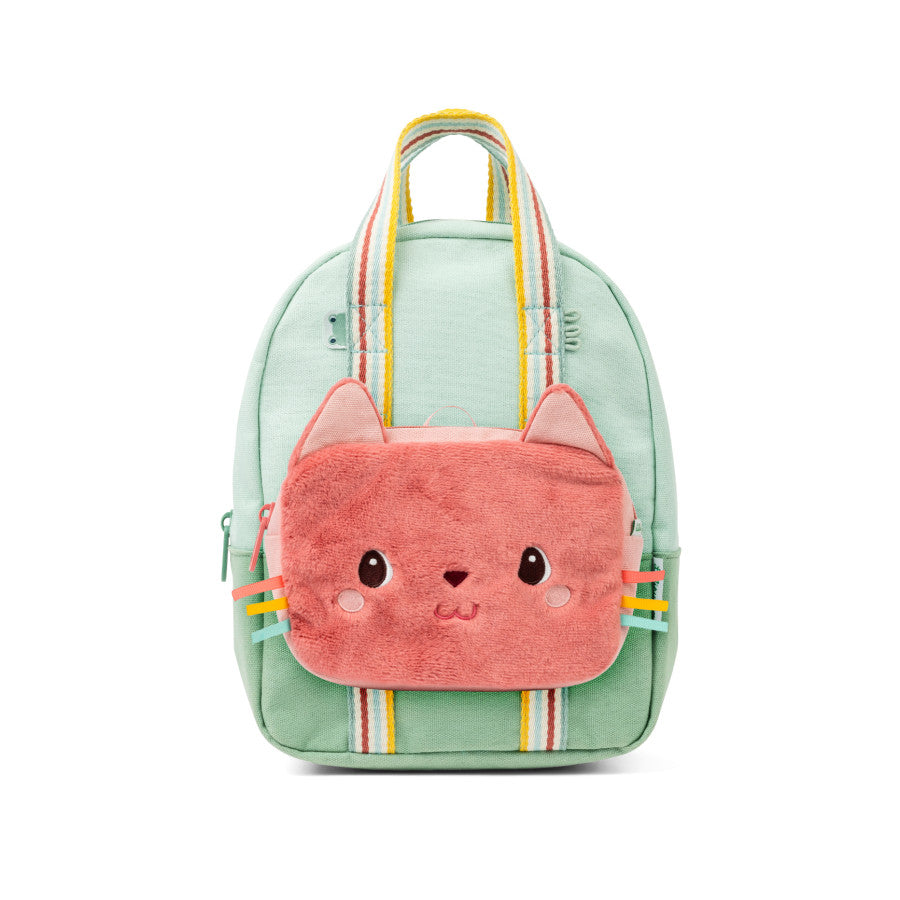Het roze lilliputiens kindertasje met kattengezicht is bevestigd aan een lichtgroene kinderrugzak.