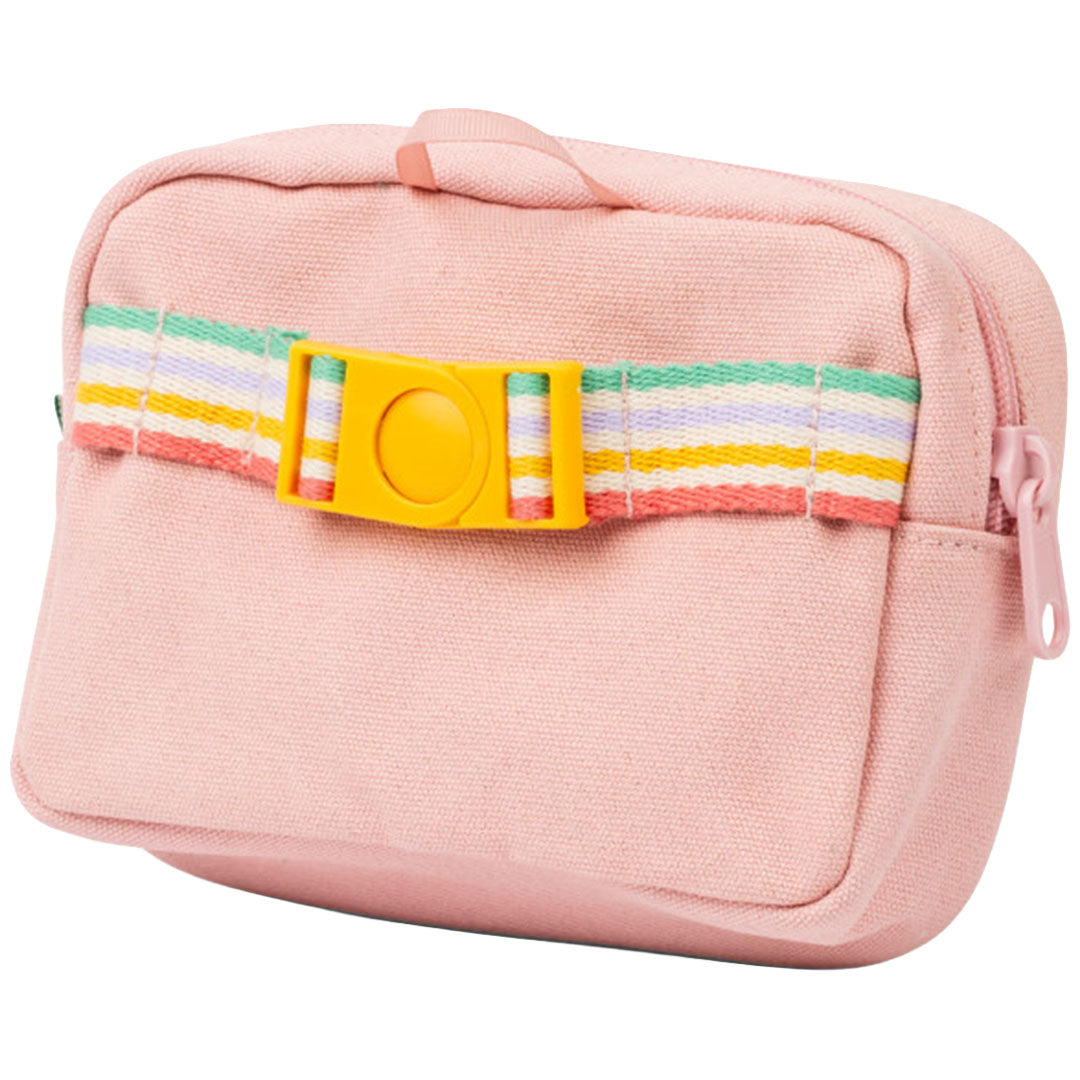 De achterkant van het Lilliputiens roze kindertasje met een gestreepte band en gele gesp.