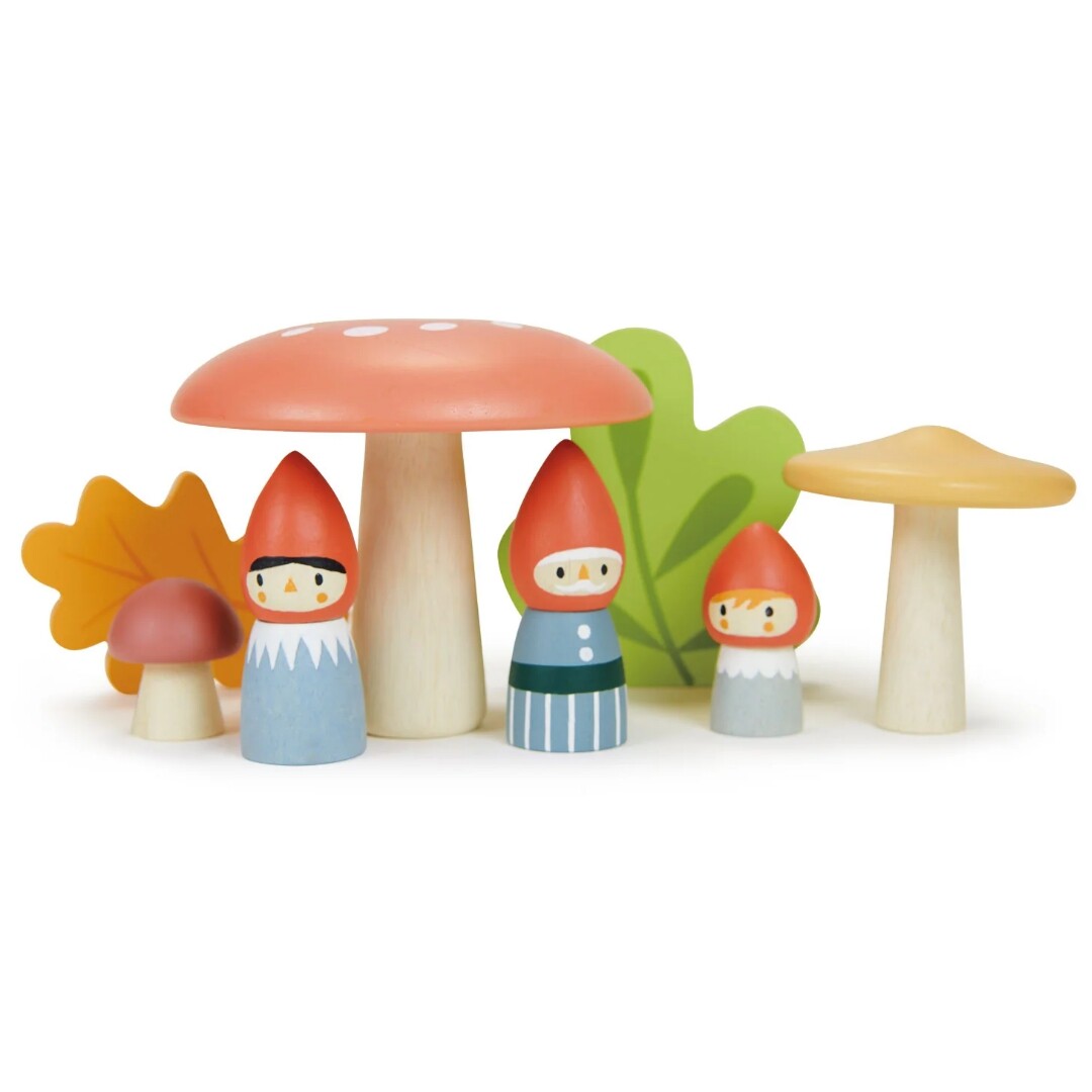 Tender Leaf Toys houten kabouterfamilie speelset met drie kabouters, paddenstoelen en bladeren.