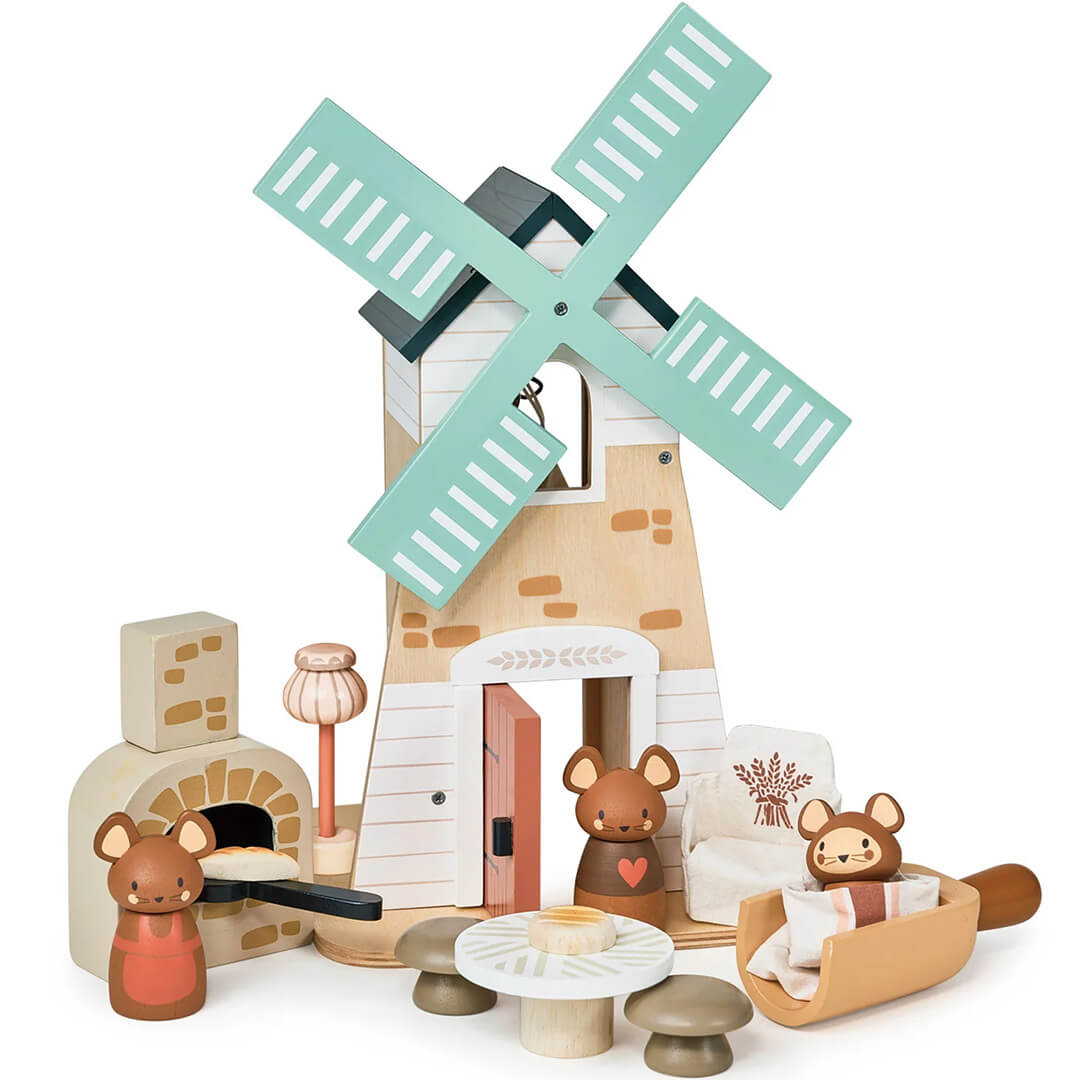 Tender Leaf Toys houten molen speelset met muizenfiguren, oven, tafel en bakkerijaccessoires.