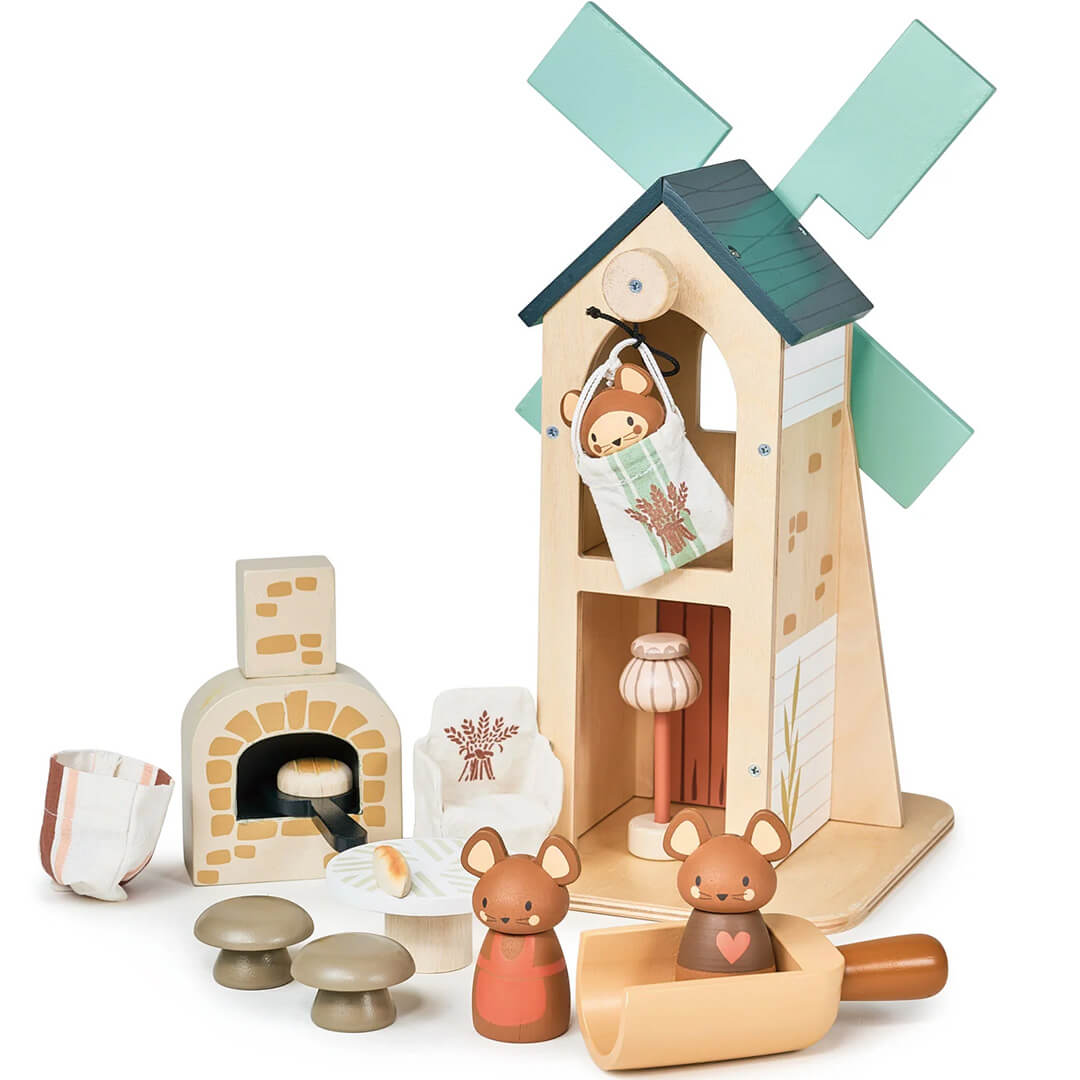 Tender Leaf Toys 15-delige houten molen speelset met muizenfiguren, oven en bakkerijaccessoires.