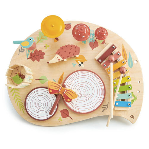 Bovenaanzicht van de Tender Leaf Toys houten muziekspeelgoedtafel met bosdieren, inclusief xylofoon en drums.