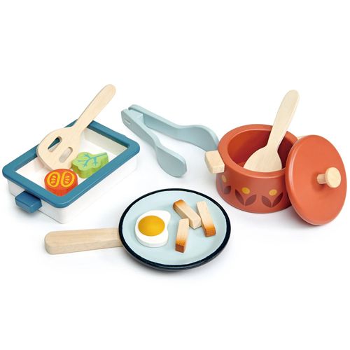 Tender Leaf Toys houten speelgoedkeuken pannenset met pan, pot, bakplaat en kookgerei.