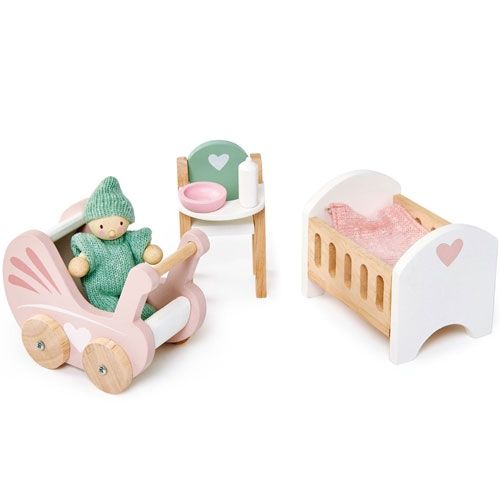Tender Leaf Toys poppenhuis babykamer set met roze kinderwagen, kinderstoel en wiegje.