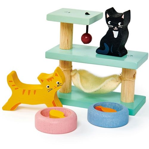 Tender Leaf Toys houten poppenhuis kattenspeelset met krabpaal, twee kattenfiguren en voerbakjes.