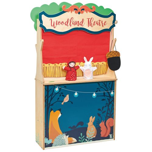 De Tender Leaf Toys houten poppenkast in bosdieren thema, met twee handpoppen op het podium.