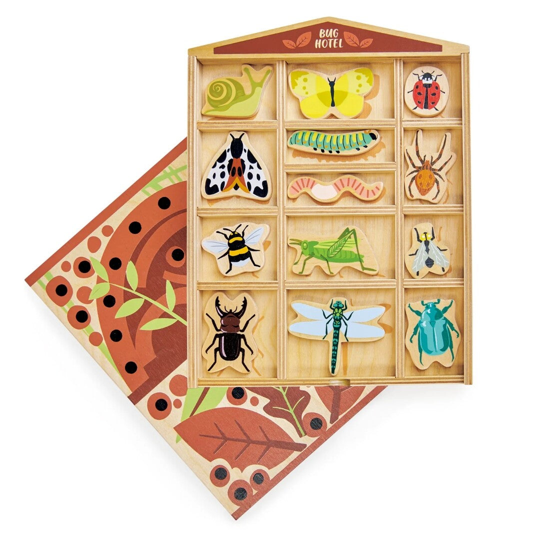 Tender Leaf Toys houten insectenpuzzel 'Bug Hotel' met 12 verschillende insectenstukken in de open doos.