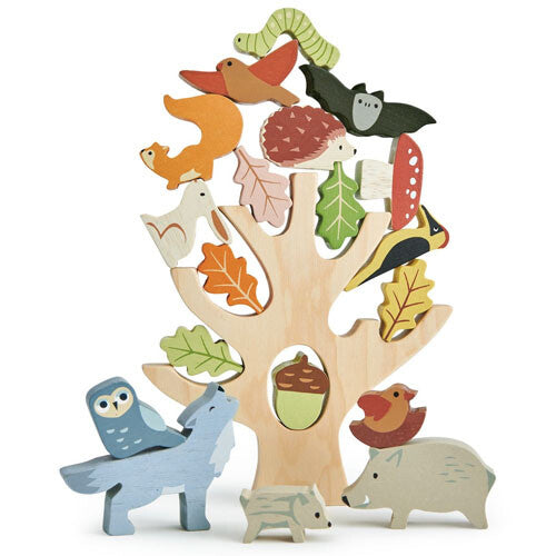 Tender Leaf Toys houten stapelspeelgoed van een herfstbos met dieren, volledig opgestapeld.
