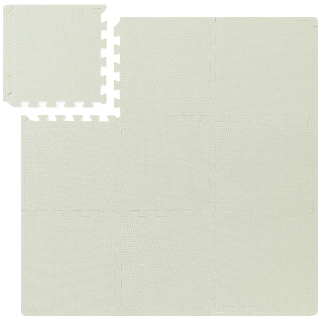 that's mine foam speelmat in sage green, met meerdere in elkaar grijpende tegels.