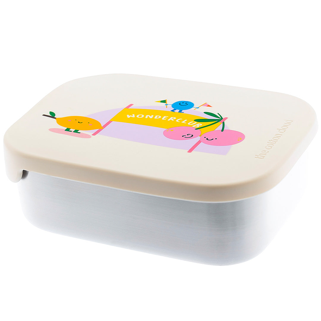 De the cotton cloud kinder broodtrommel, gesloten met een beige deksel met 'Wonderclub' kersen- en citroenillustratie.