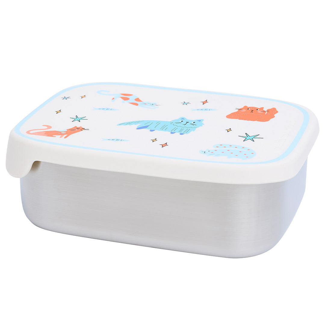the cotton cloud rvs kinderbroodtrommel met katten en sterren, gesloten en schuin gefotografeerd.
