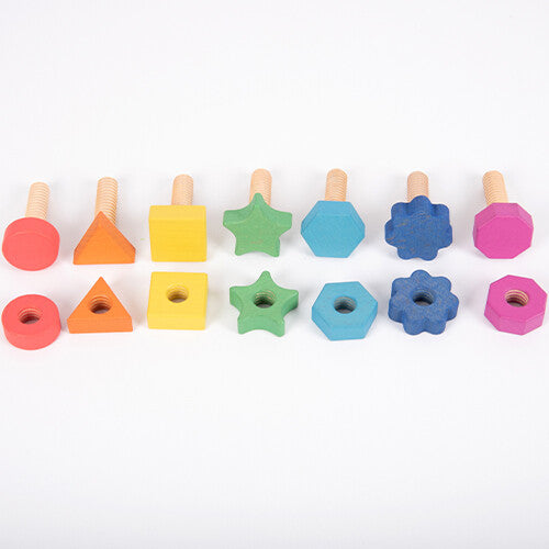 tickit houten bouten en moeren speelgoed in regenboogkleuren, gesorteerd op vorm.