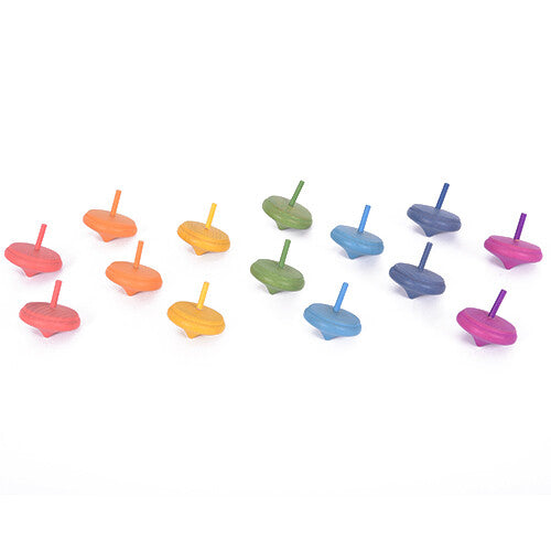 tickit houten draaitolletjes in regenboogkleuren, van bovenaf gefotografeerd.
