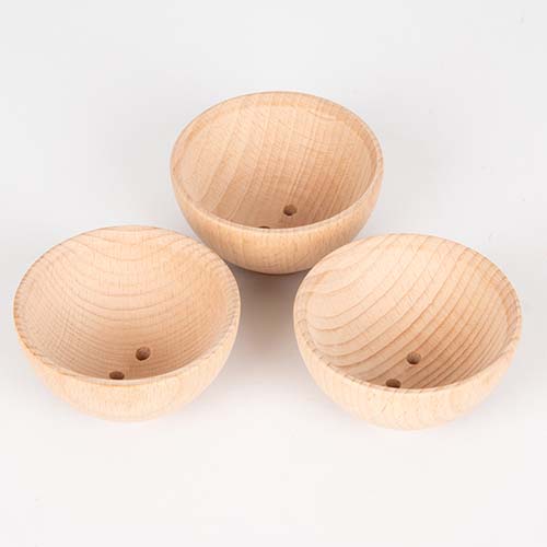 Drie tickit houten bakjes naturel met twee gaatjes in de bodem.